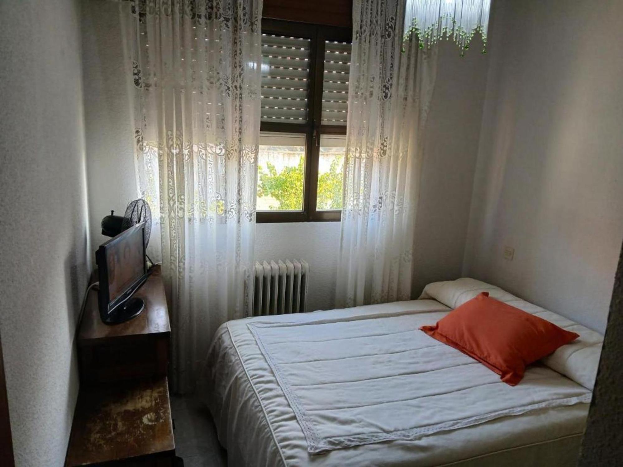 In Guest - Cuarto Privado Doble En * Toledo